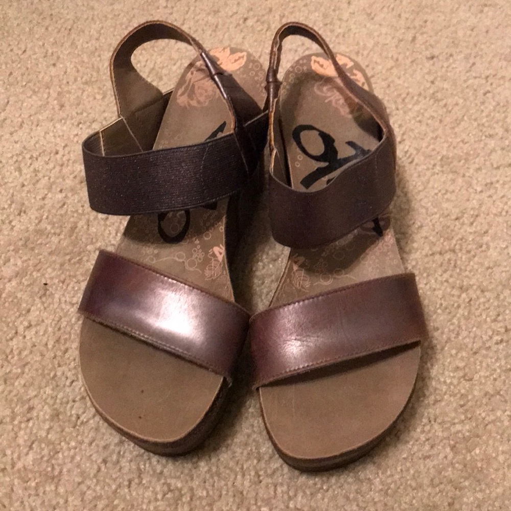 Only worn once! Beautiful platform sandals.